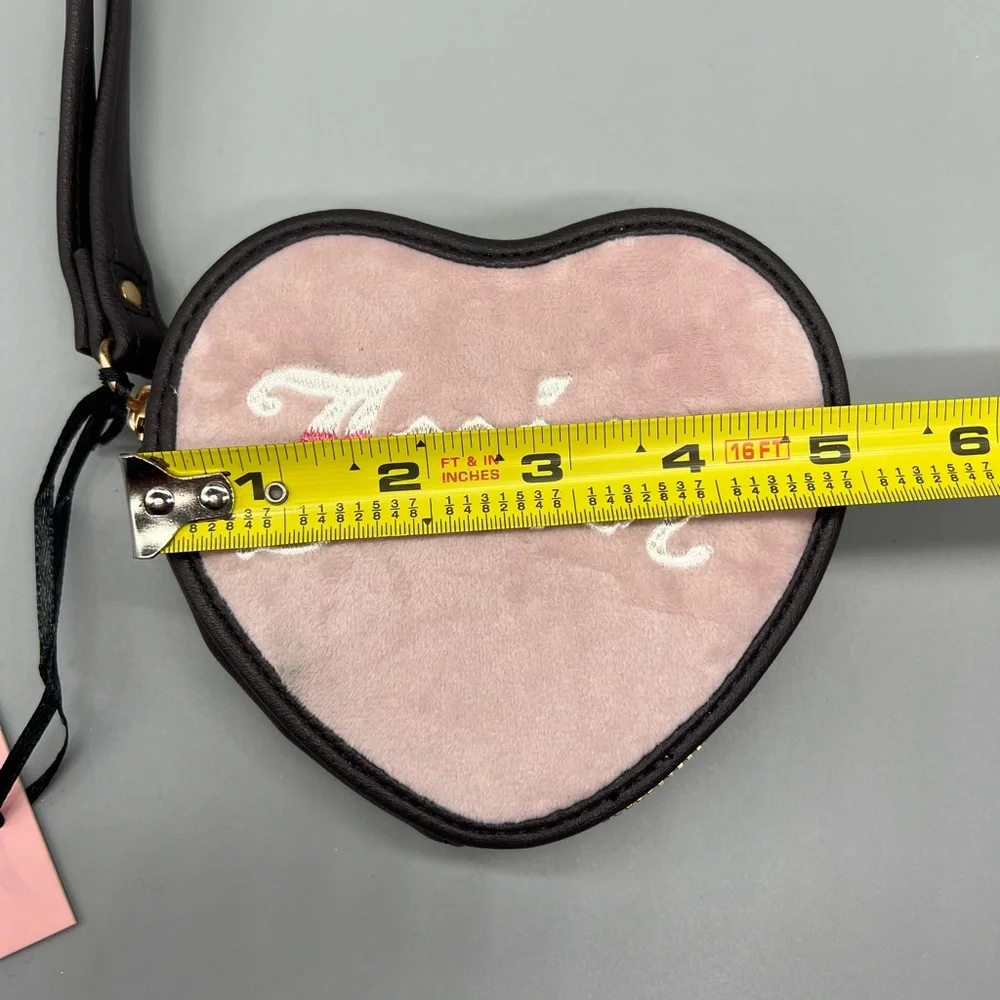 Juicy couture retro vibe heart zip around wristlet‎ wallet